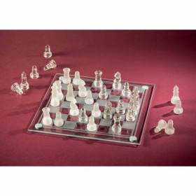 Le jeu d’échecs en verre, par l’Homme Moderne.