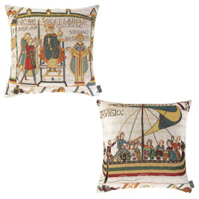 Les deux housses de coussin Bayeux, par l’Homme Moderne.