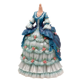 Le costume de Marie-Antoinette, par l’Homme Moderne.