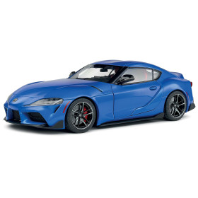 La Toyota GR Supra bleue de..., par l’Homme Moderne.