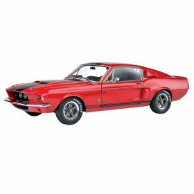 La Shelby GT500 rouge de 1967, par l’Homme Moderne.